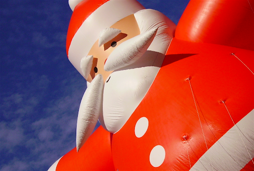 Travel News - SantaBartFields Zombie Santa haunted house opens in Tennessee.