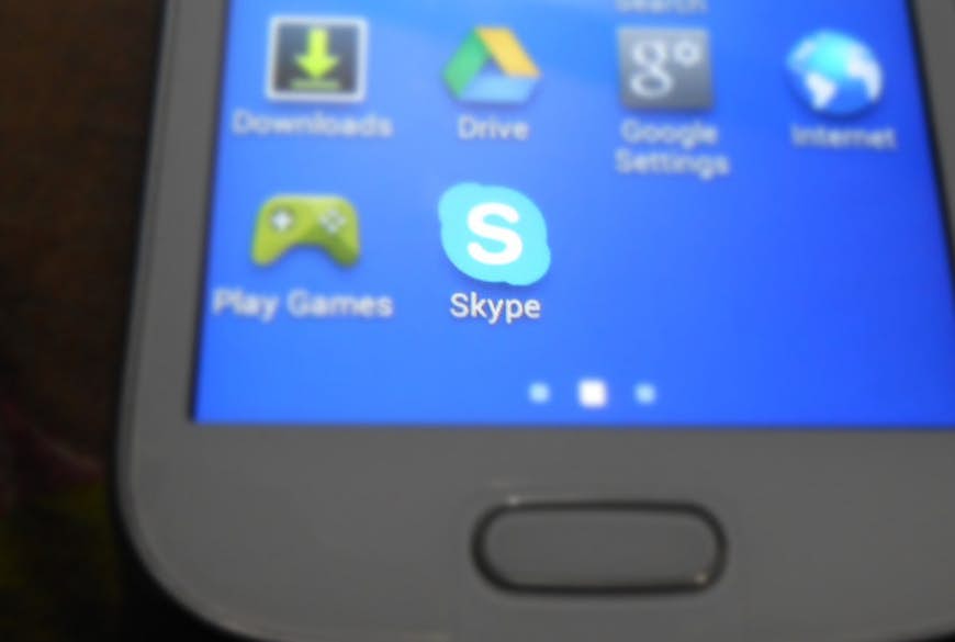 Indian artists Skype Berliners to sleep.