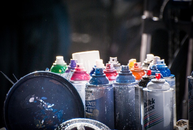 Over 7000 spray paint cans were used to make the world's longest graffiti scroll.