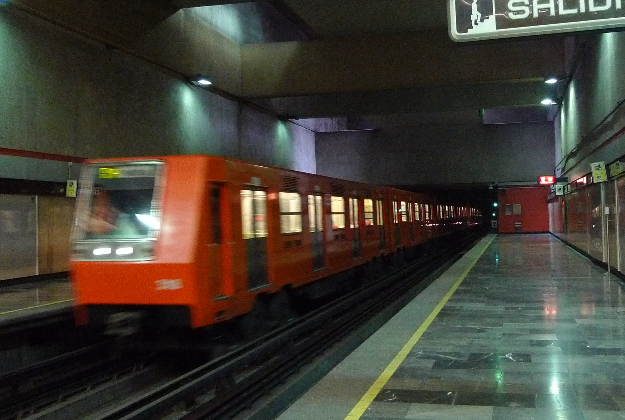 Patriotismo metro station, Mexico City.
