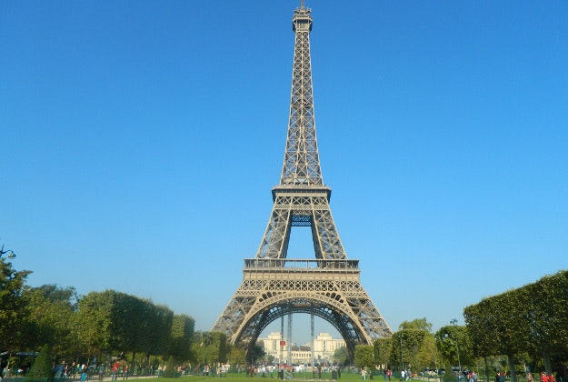 British daredevil scales the Eiffel Tower.