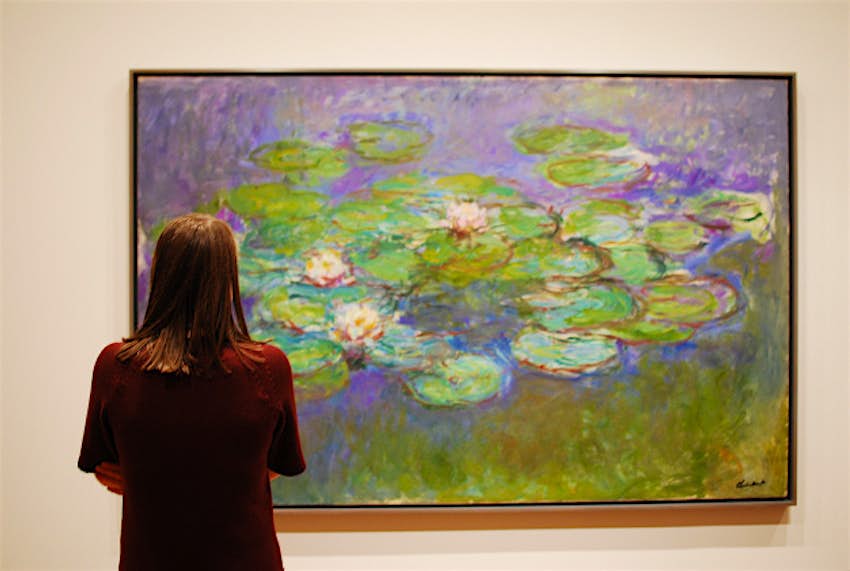 Travel News - monet1 Viewing a Monet