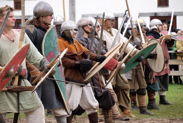 'Vikings' line up for battle