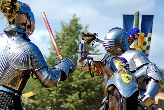 Armoured knight fights could be the next big sport in Russia.