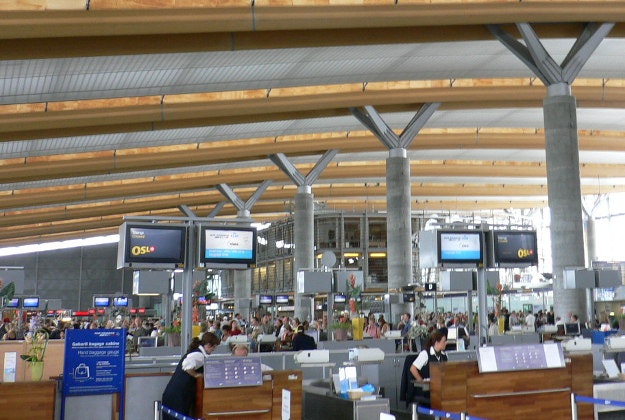 Cat abandoned at Oslo airport.