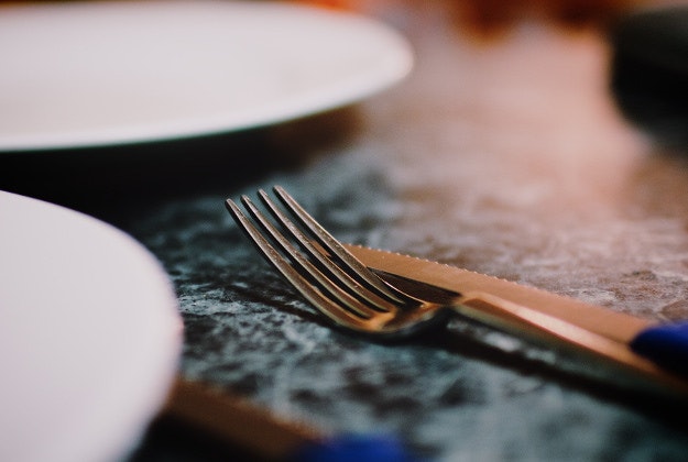 Noisy tourists will be banned from Parisian cafes and restaurants.