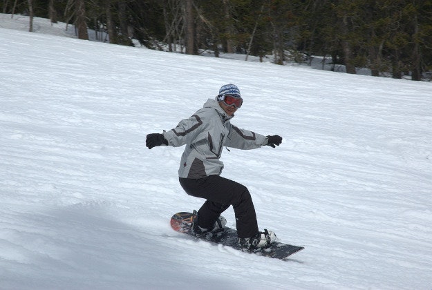 A fully clothed boarder in Sheregesh.