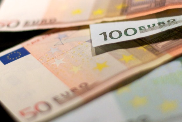 Armed robbers stole €1150 euro after murdering a French camper in Nigeria.
