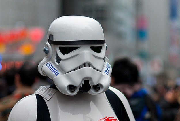 Man dressed as stormtrooper completes 18 month walk around Australia.