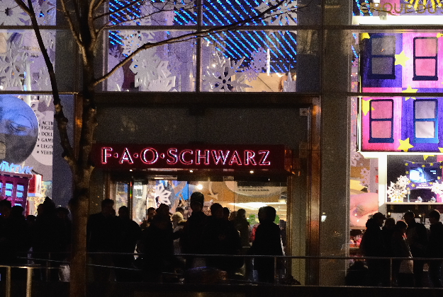 FAO Schwarz in New York finally closes its doors.
