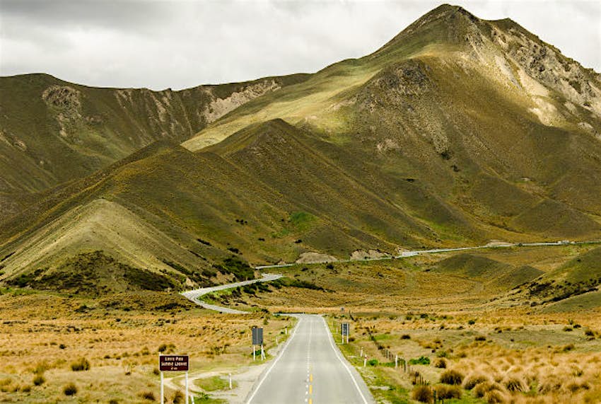 Travel News - New Zealand A road running through the Lindis Pass, New Zealand.