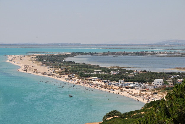 La plage de Sidi Ali El Mekki, Tunisia.