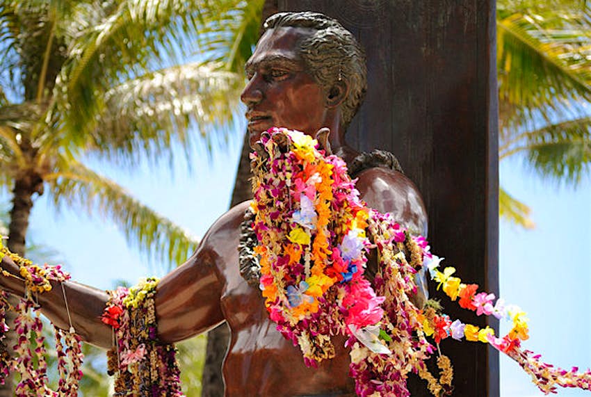Travel News - Duke Kahanamoku statue Daniel Ramirez Duke Kahanamoku statue.