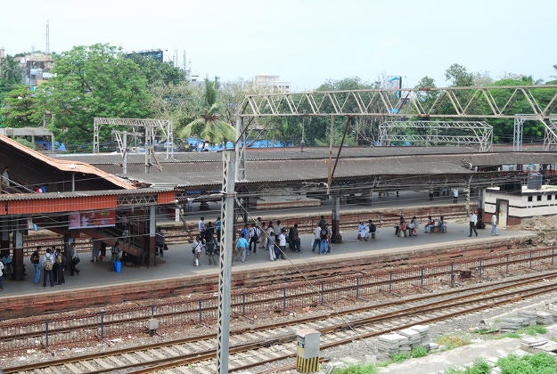 Andheri train station, Mumbai.