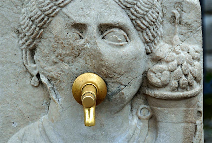 Travel News - Fountain of Abundance The Fountain of Abundance at Pompeii.