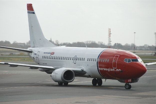 Norwegian Air passengers applaud captain's announcement.