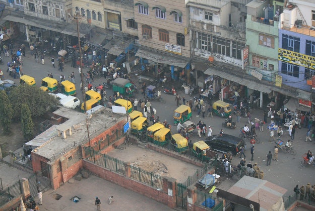A line of autorickshaws in Delhi.