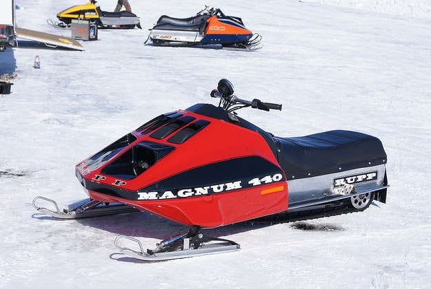 Norwegian breaks snowmobile record.