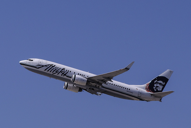 Alaska Airlines loses CEO's bag.