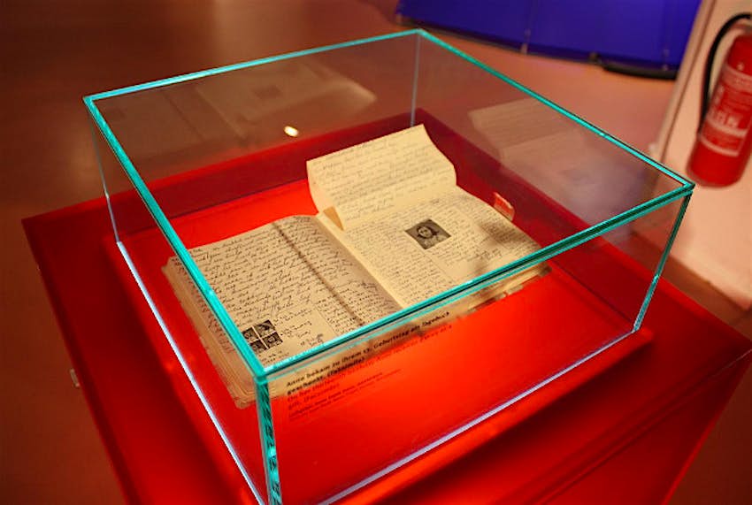 Travel News - Dairy Anne Frank's diary.