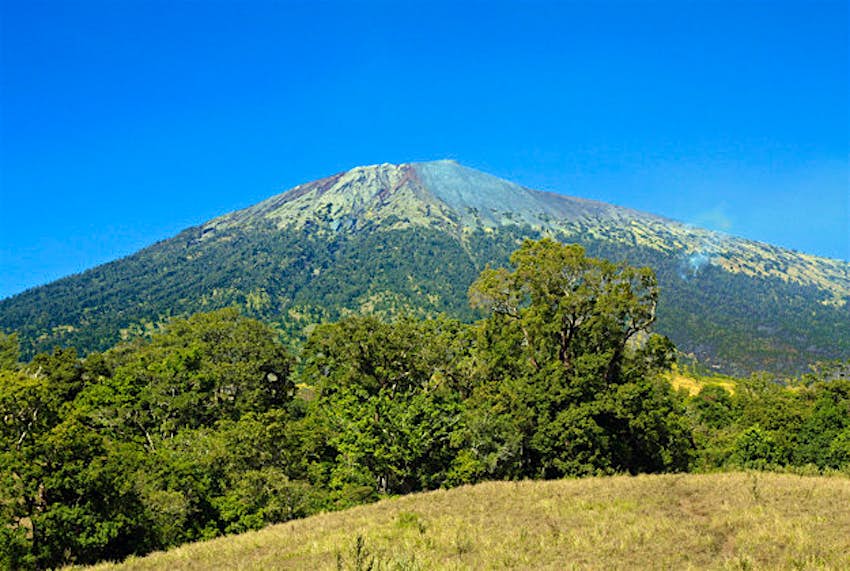 Travel News - Mt Rinjani Mt Rinjani, Lombok.