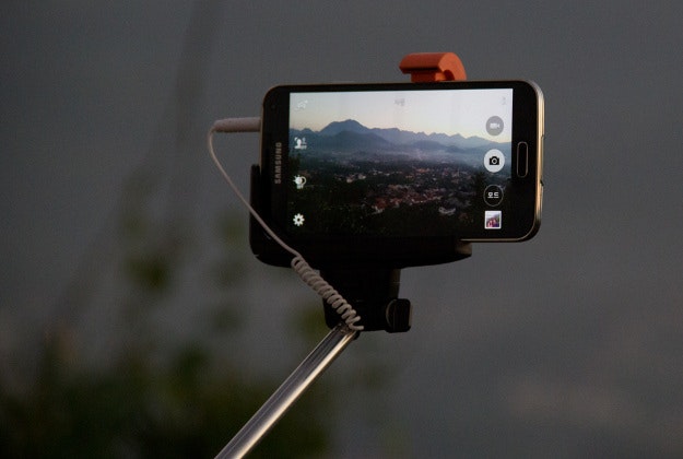 Selfie stick self-defense course to be taught in Moscow.