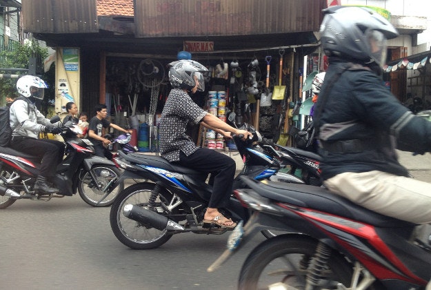 A new motorbike ride-hailing app in Indonesia will require drivers not to smell. 
