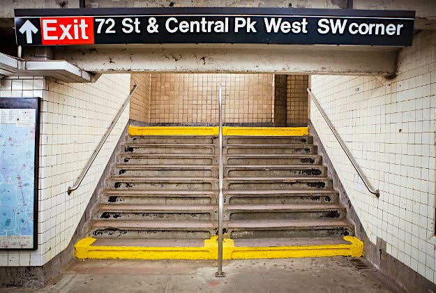 Travel News - newyorksubway The New York subway is a place where opportunistic thieves prey on passengers who fall asleep