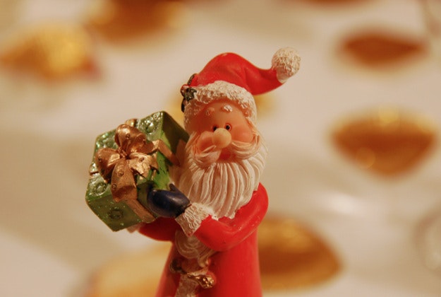 Mass gathering of Santa's breaks record in Poland.
