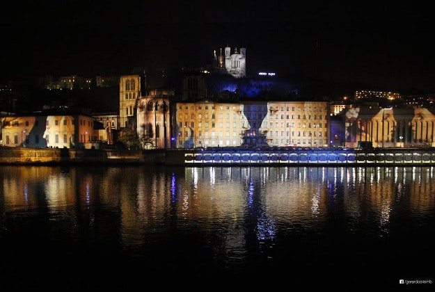 While the Lyon Festival of Lights was cancelled, one element remained in tribute to the victims of the Paris terrorist attacks.