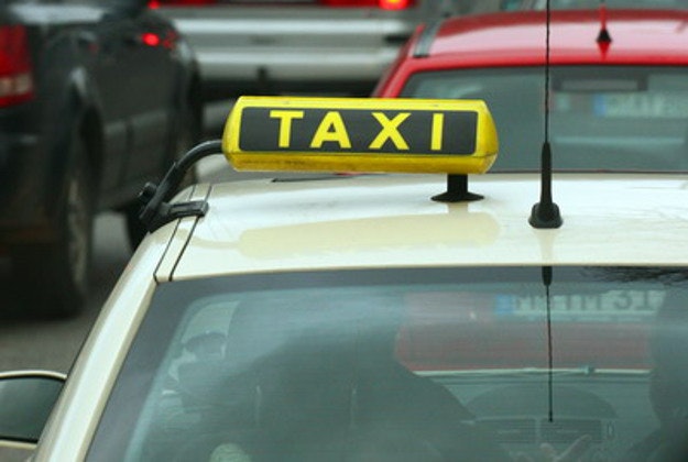 Honest taxi driver returns lost wallet.