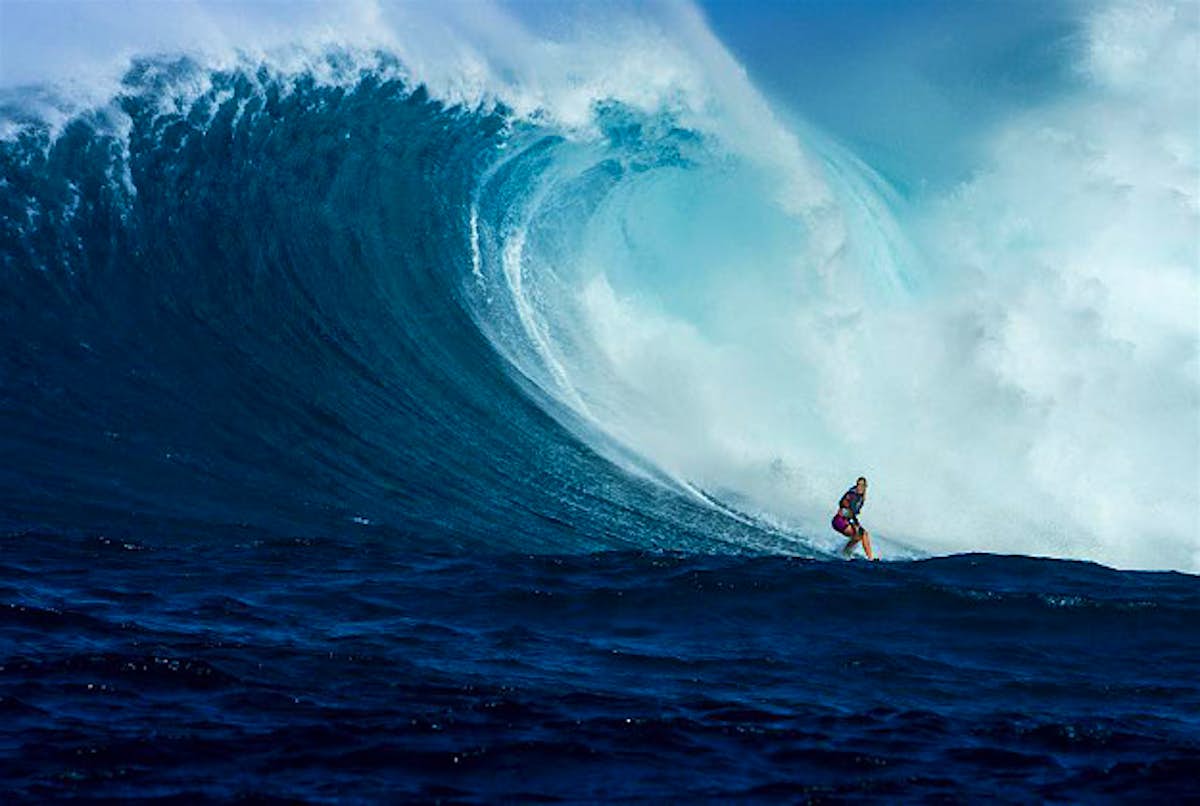 One-armed surfing legend rides Hawaii's monster wave - Lonely Planet