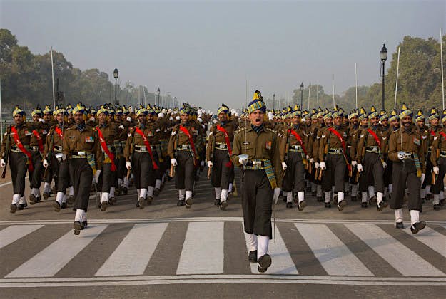 Travel News - india Indian soldiers marching in New Delhi ahead of India's independence celebrations