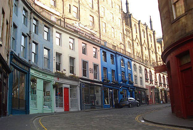 Travel News - Edinburgh Edinburgh's old town to become art gallery.