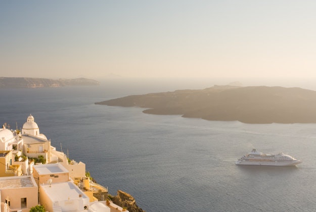 Santorini to limit cruise ship traffic.