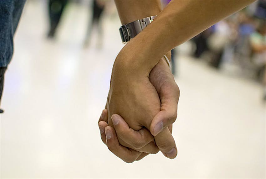 Travel News - hands Man and woman holding hands