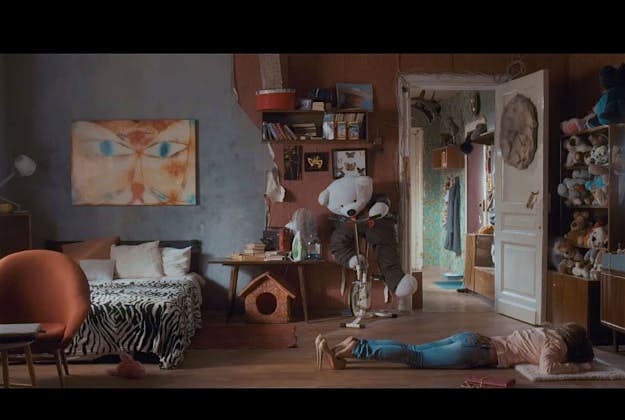 Travel News - heels 3 Viral video by popular rock band Leningrad