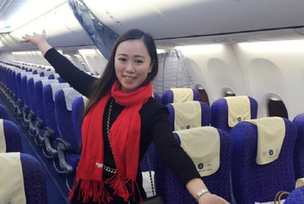 A woman got a solo flight during spring travel chaos. 