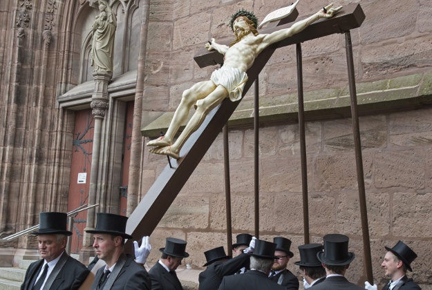 Believers prepare the scene 'Crucifixion' during the Palm Sunday Procession in the old town in Heiligenstadt, Germany, Sunday, March 20, 2016. Thousands of believers from the region and all over Germany attend the procession when participants carry life-size figures showing the Passion of Christ. 