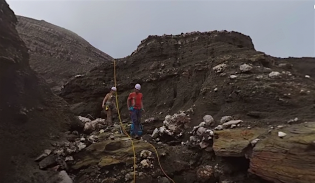 Travel News - Screen Shot 2016-06-03 at 09.33.49 The team of hikers descend amid toxic gasses