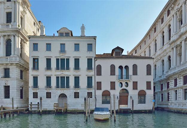 Travel News - Palazzo_Correggio_e_Palazzo_Donà_Canal_Grande_Venezia The property overlooks the famous Grand Canal in Venice.