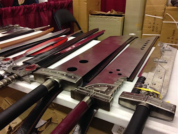 Travel News - 15682192769_f5fd3f95d4_o A collection of replica weapons from Comic Con.