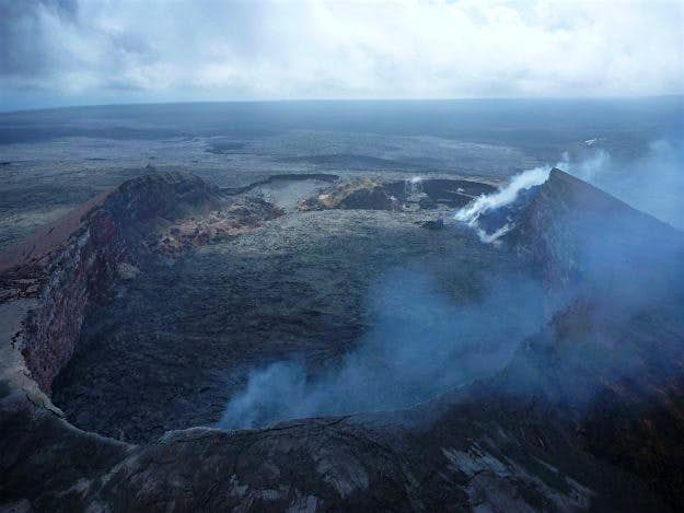 Travel News - 5507399537_f630743eeb_o P'u' 'O'o, the main vent on the east rift of Kilauea.
