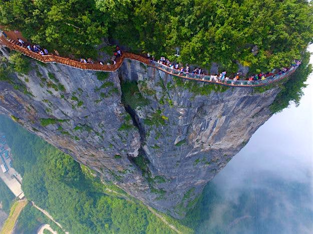 Incredible 100-metre-long Coiling Dragon Cliff skywalk opens to ...