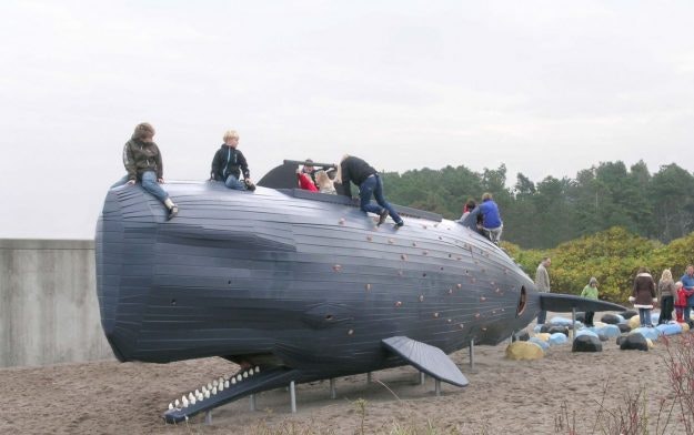 The sperm whale at Hirtshals, Denmark is fitted with ladders and stairs as well as climbing nooks on the outside of the body.