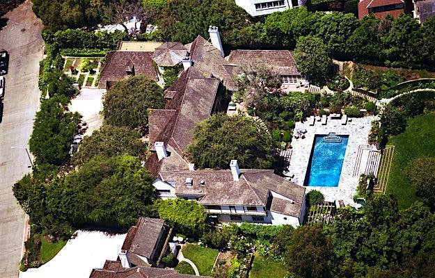 Travel News - The House Of Rocker Tommy Lee The house of actor Brad Pitt and Jennifer Aniston in Malibu in 2001. Image: Jason Kirk/Getty Images)
