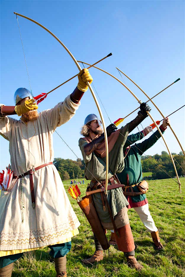 Travel News - battle-of-hastings-61 Re-enactors prepare for battle.