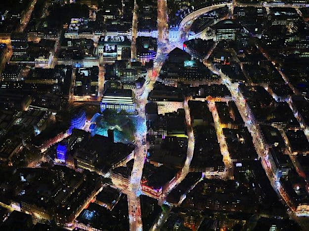 Travel News - cf003335-1 Soho and Piccadilly Circus