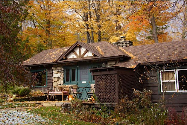 Travel News - capture Fall foliage on display at US Airbnbs.