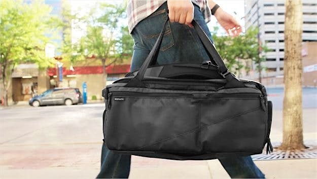Travel News - The Nomatic Travel Bag has 20 different useful functions and can be carried in different ways. Image: Nomatic